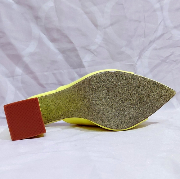 💛 Brand New Neon Yellow Pointed Toe Block Party Heels 💛 - Picture 4 of 8
